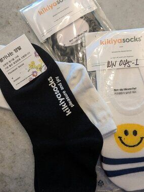 Kikiya Socks NWT 4 Pack Fragrant Smiley Face Ankle No Show Socks Women 23-25cm